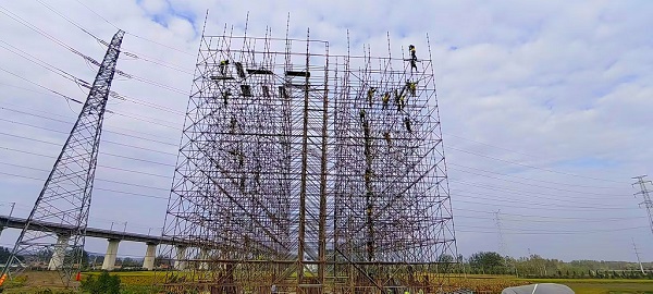 日照夏陸220kV輸變電工程跨越瓦日鐵路K1254+700處J架設電力線路施工項目